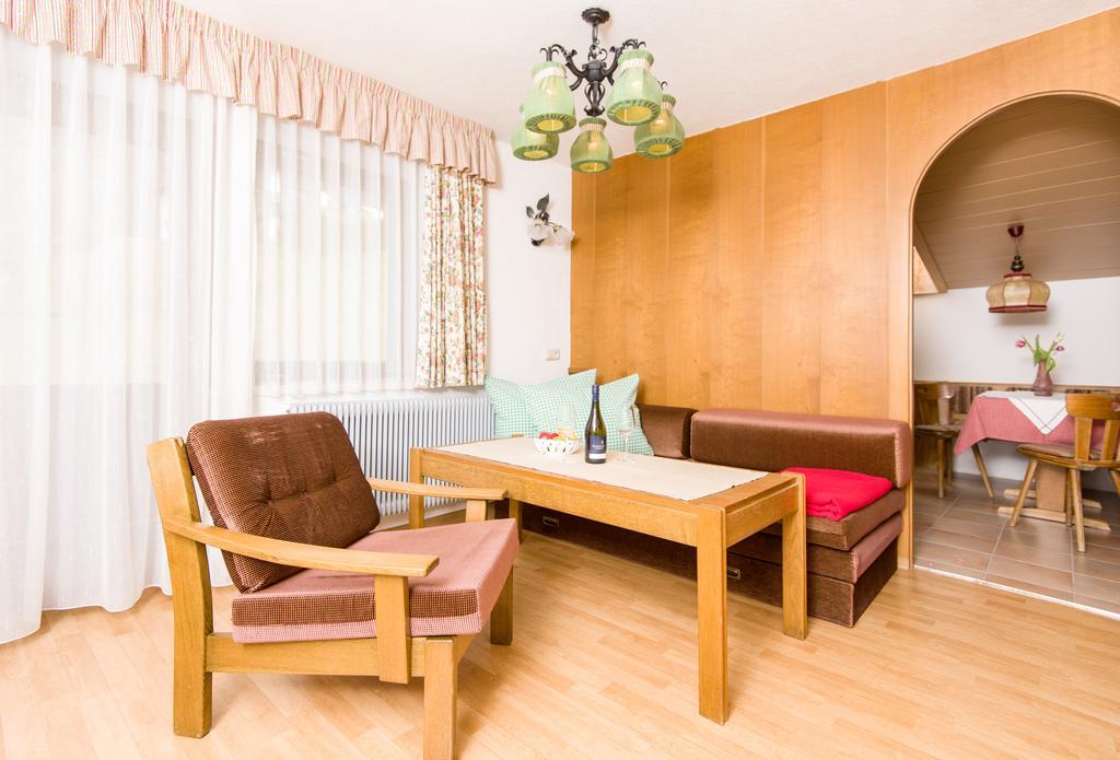 Gaestehaus Helga Scharnitz Szoba fotó