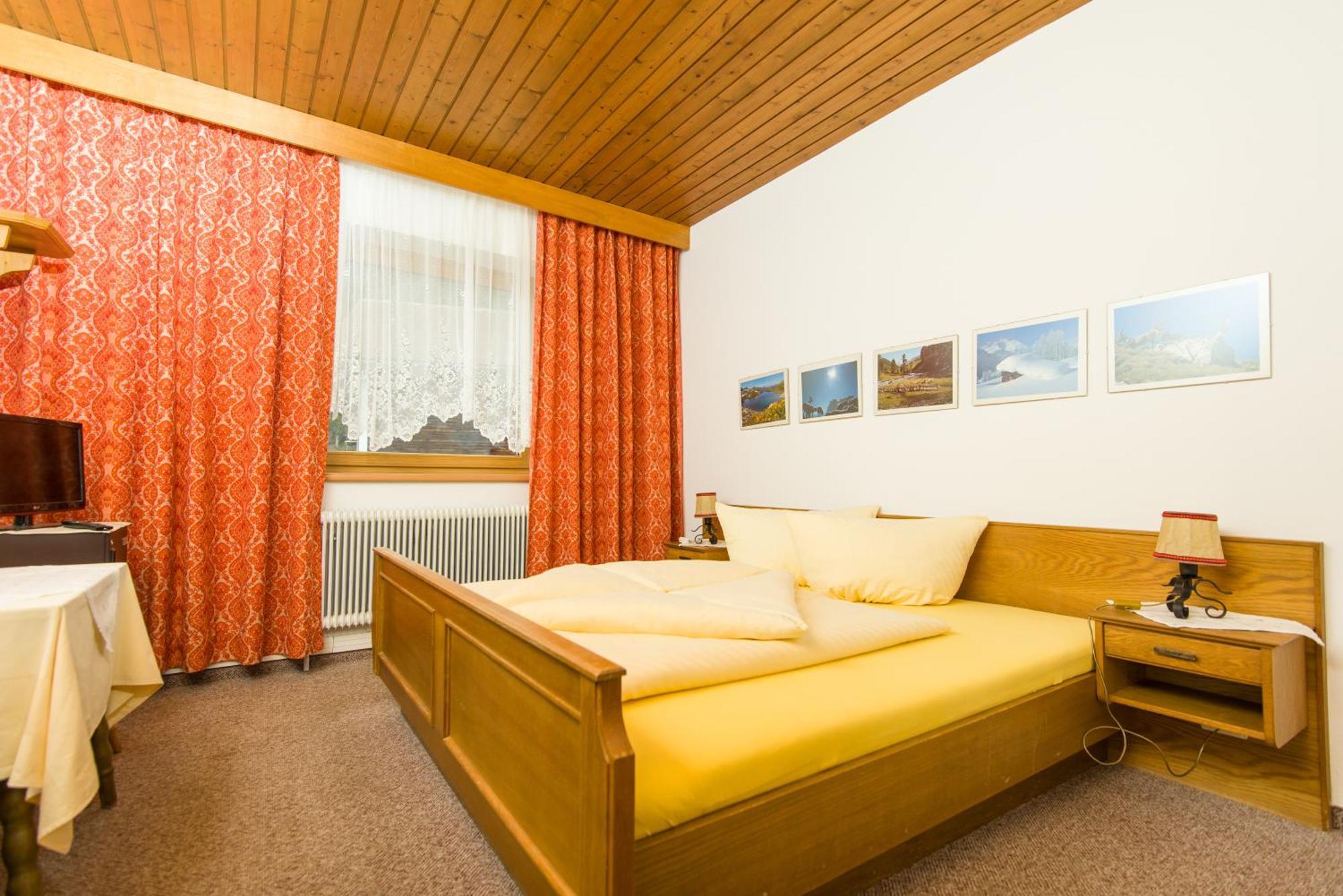 Gaestehaus Helga Scharnitz Szoba fotó